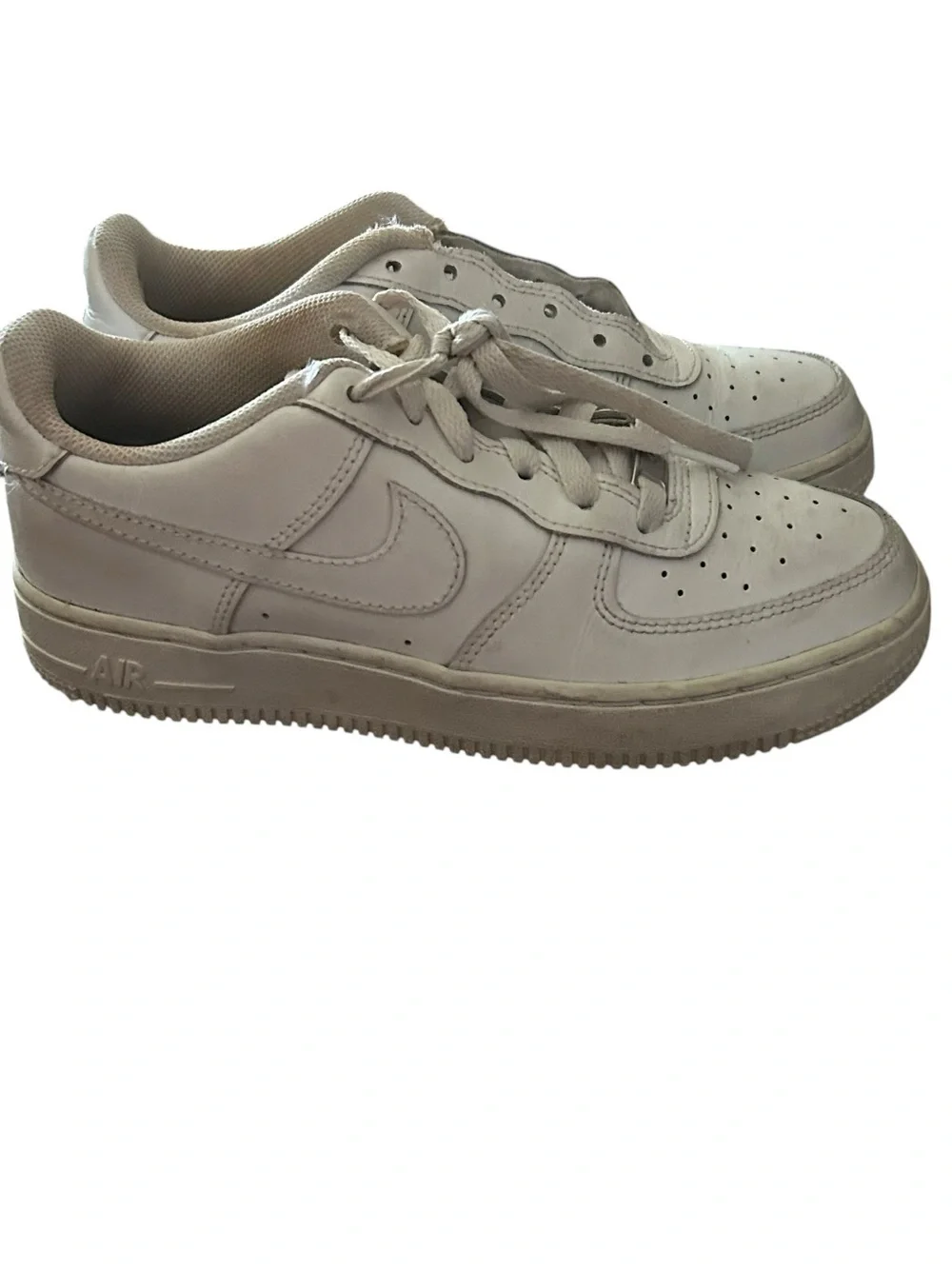 Nike Kids White Low-Top Sneakers with Subtle Off-White Tones